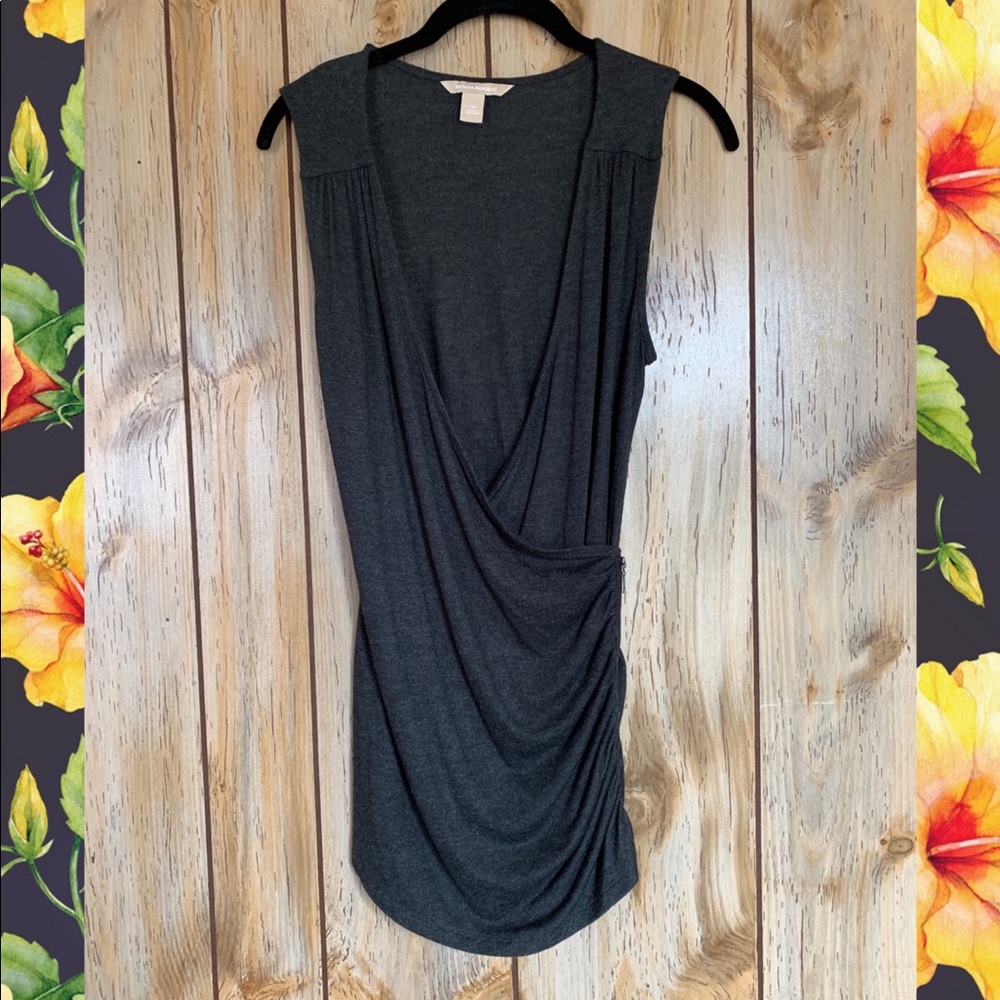 Banana Republic..Gray Sleeveless Top M